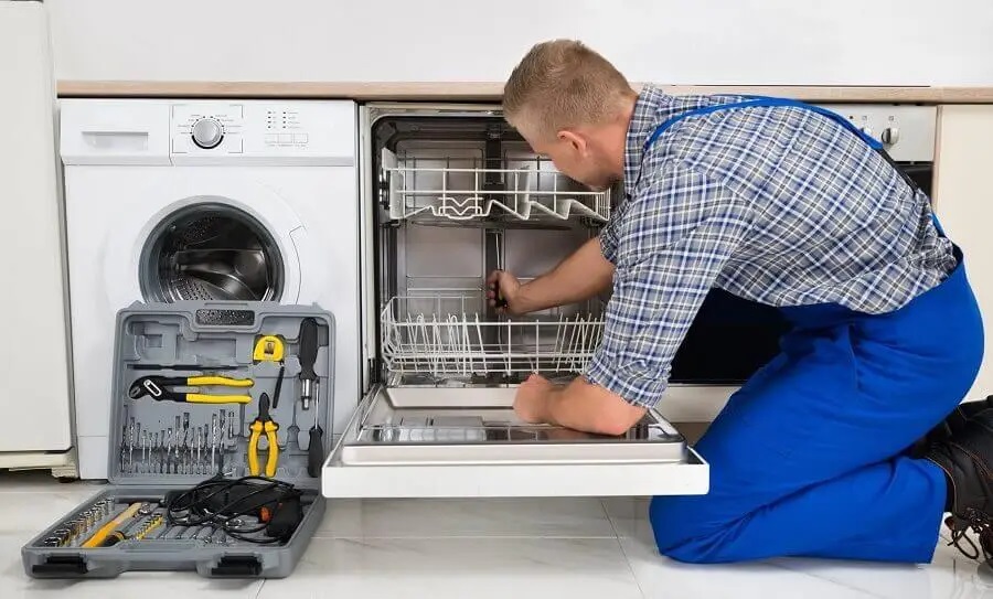 Mamak Whirlpool servisi teknisyen ekibi beyaz eşya tamiri yaparken